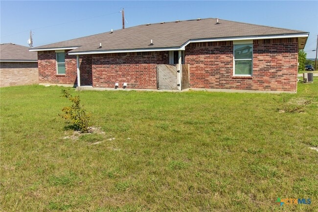 Building Photo - 400 Justin Ln