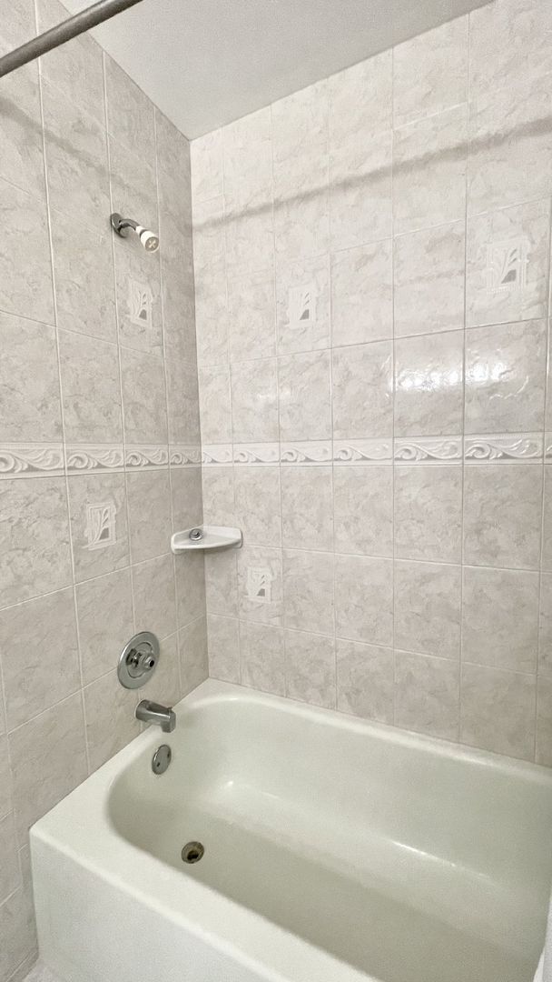 Building Photo - 501 Sandtree Dr