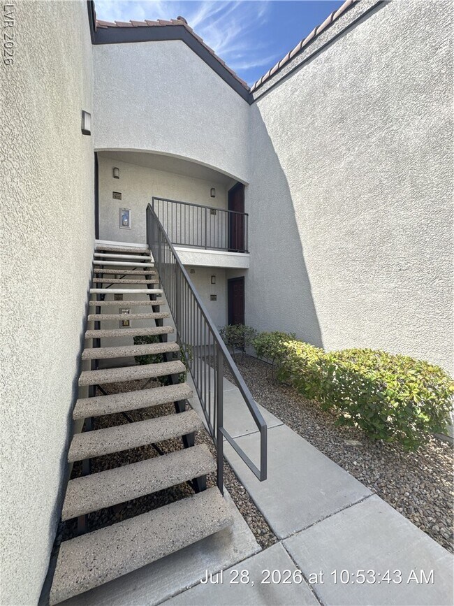Building Photo - 950 Seven Hills Dr