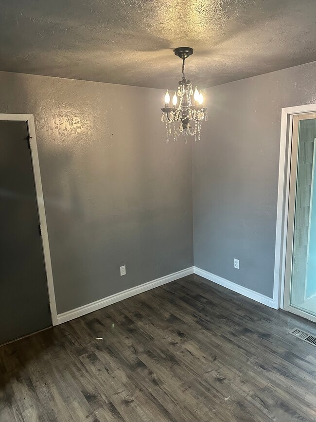 Building Photo - 524 Silcott Ct