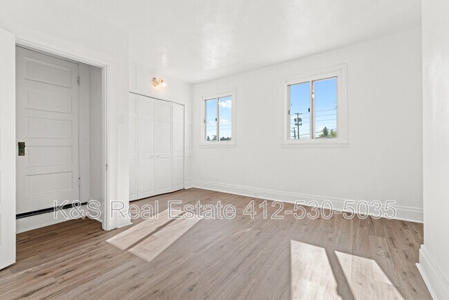 Building Photo - 1043 Mt Oliver St