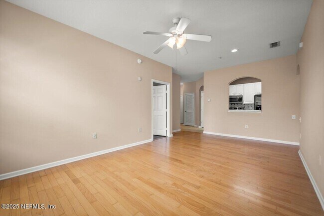Building Photo - 7990 Baymeadows Cir E