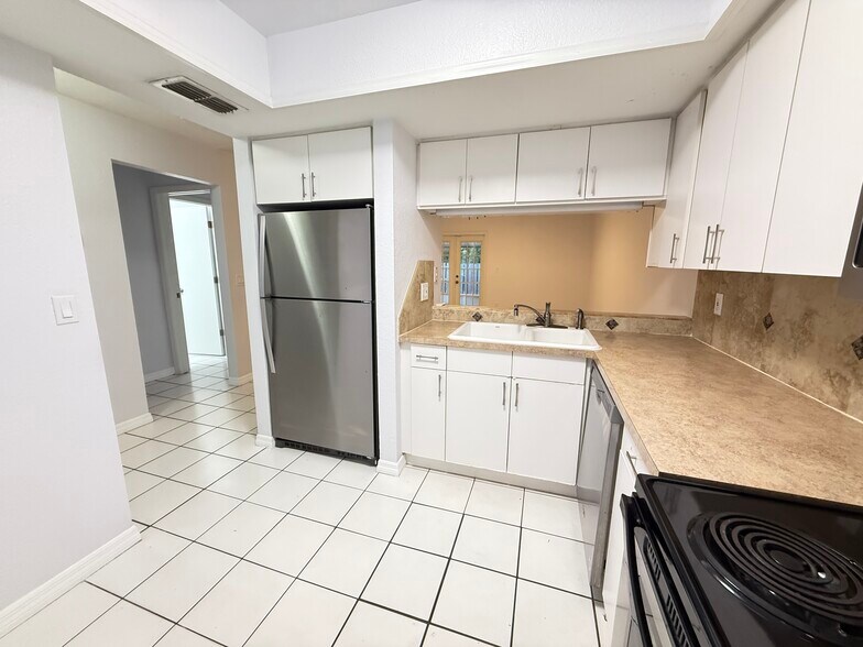 Building Photo - 5106 Gainesville Dr
