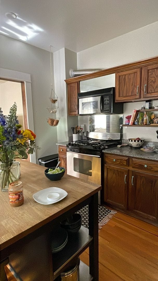 Building Photo - West Highlands 2 Bedroom Duplex with 2 Car Garage