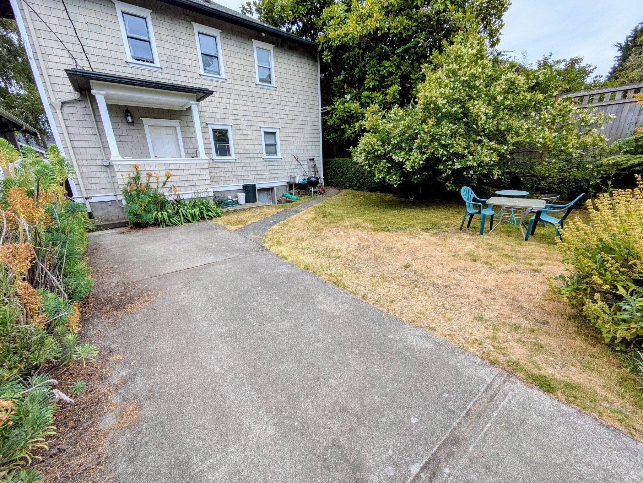 Building Photo - 2575 6th Ave W