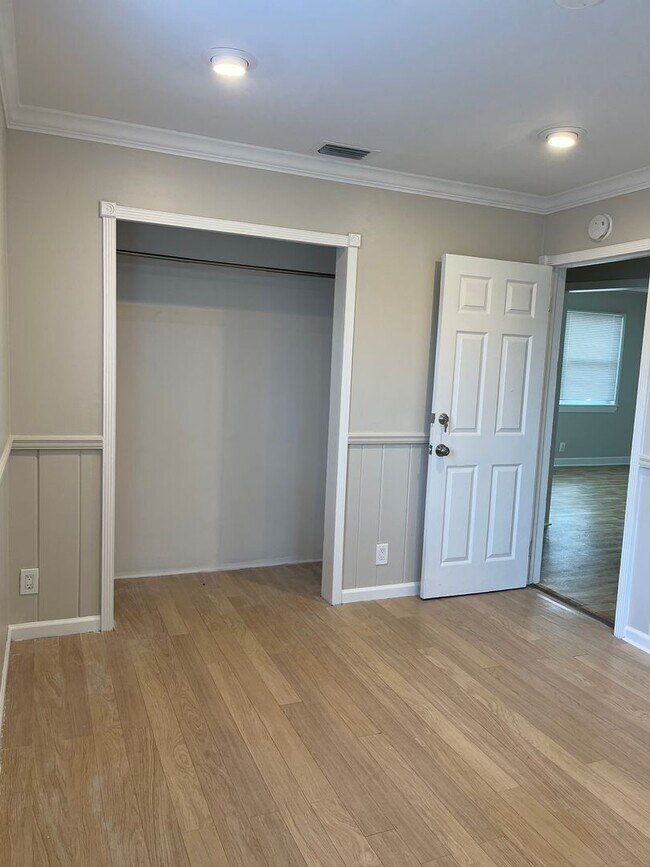 Building Photo - Newly renovated 3/2 for rent!