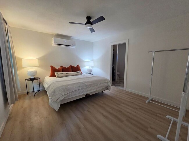 Building Photo - FOR LEASE!!!!!!!!