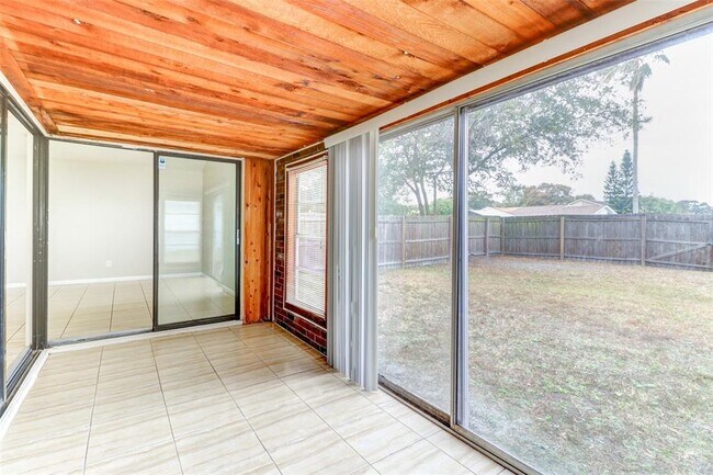 Building Photo - 10315 Fernbrook Ln