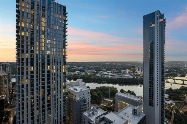 Building Photo - 610 Davis St