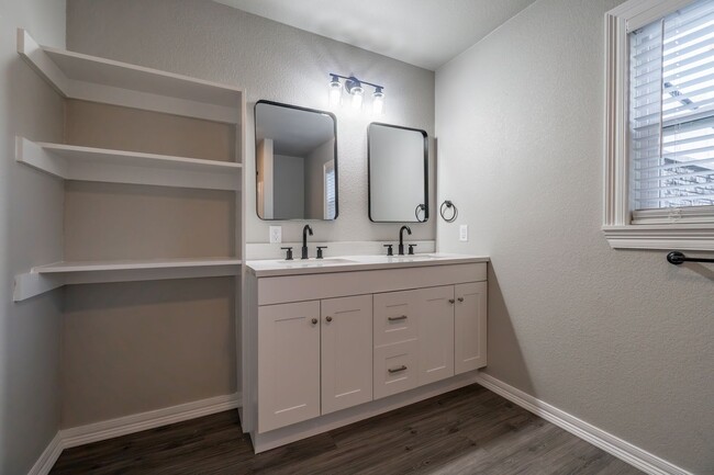 Building Photo - Beautiful Newly Remodeled 3 Bed / 2 Bath H...