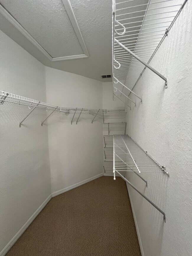 Building Photo - **MOVE-IN SPECIAL 2 WEEKS FREE IN SEPTEMBE...