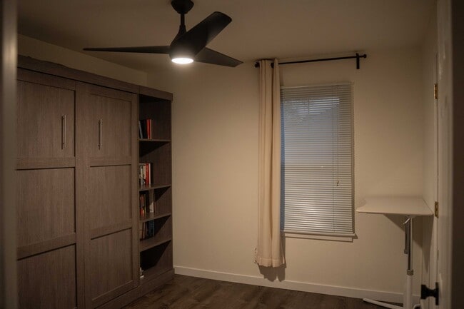 Building Photo - 1900 Mitchell Terrace