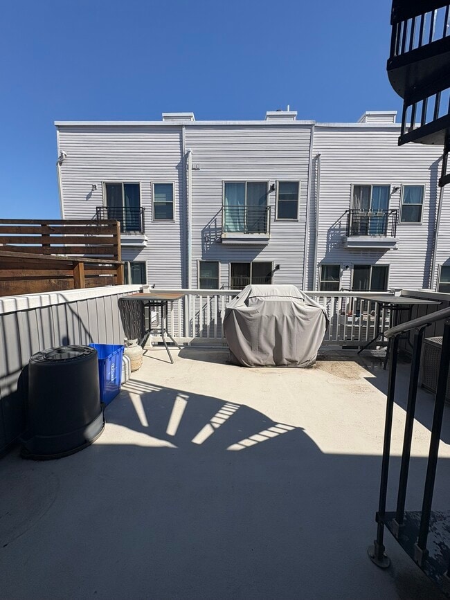 Building Photo - 811 N 15th St