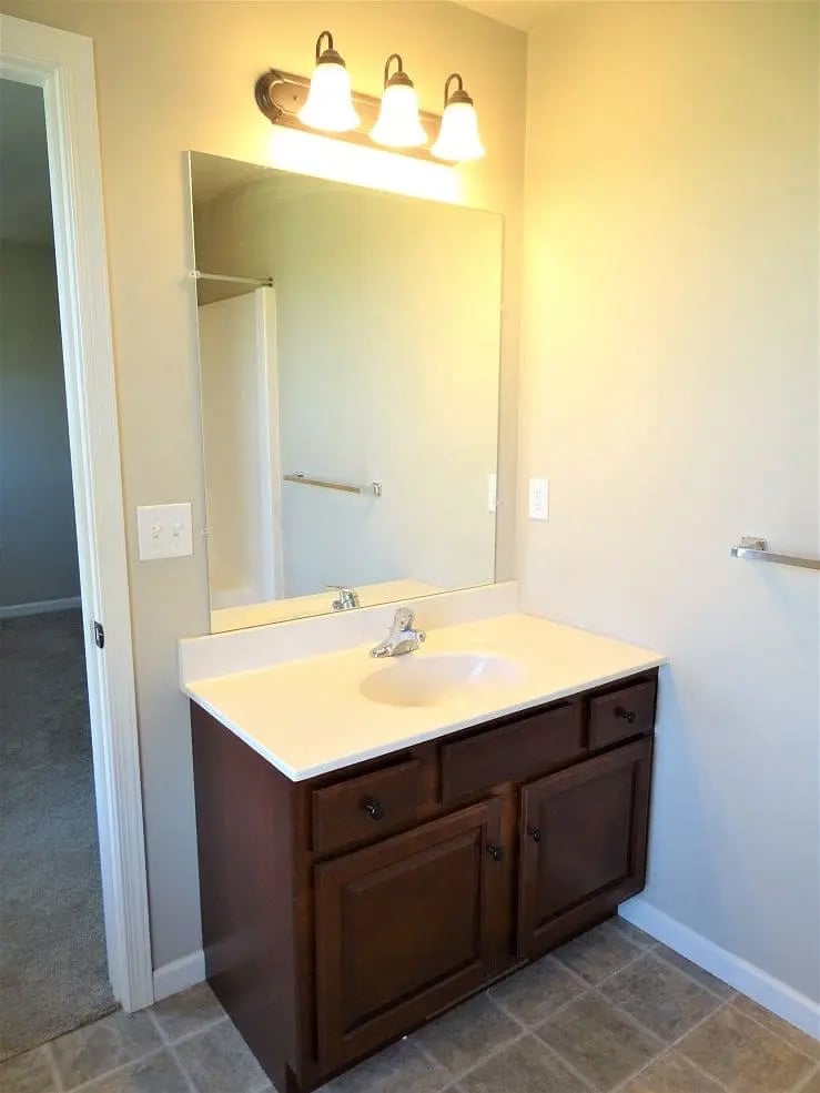 Building Photo - 945 Woodridge Dr