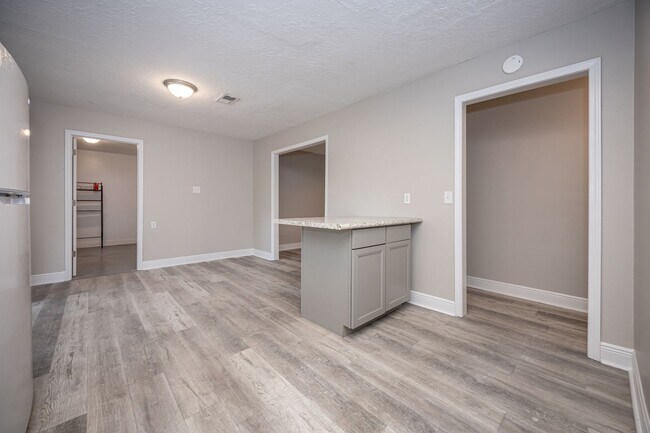 Building Photo - Charming Home in the Heart of Ocean Springs!