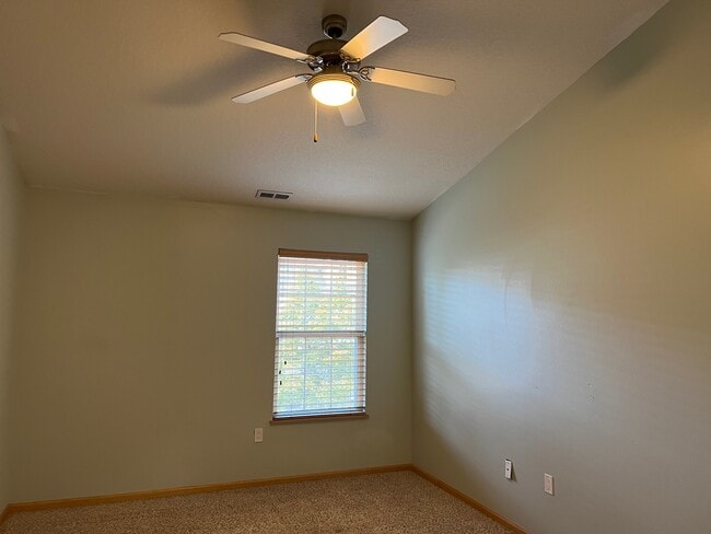 Building Photo - 5558 Kenton Ln