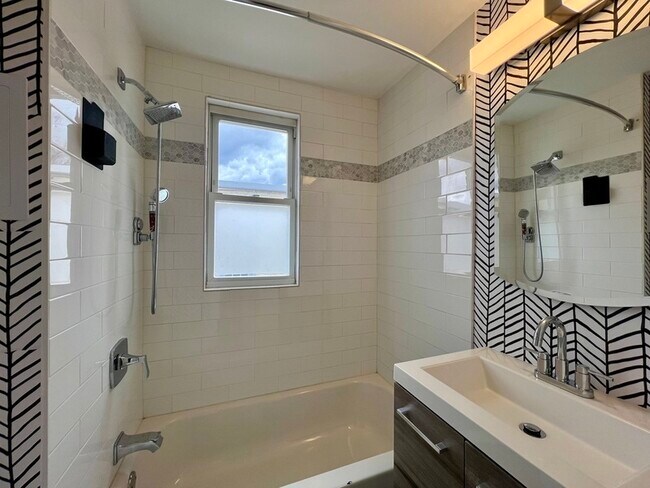 Building Photo - 1742 L St NE