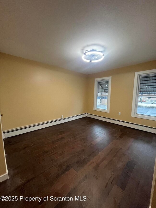 Building Photo - 129 S Blakely St