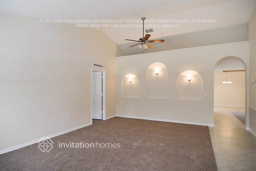 Building Photo - 420 NW Byron St