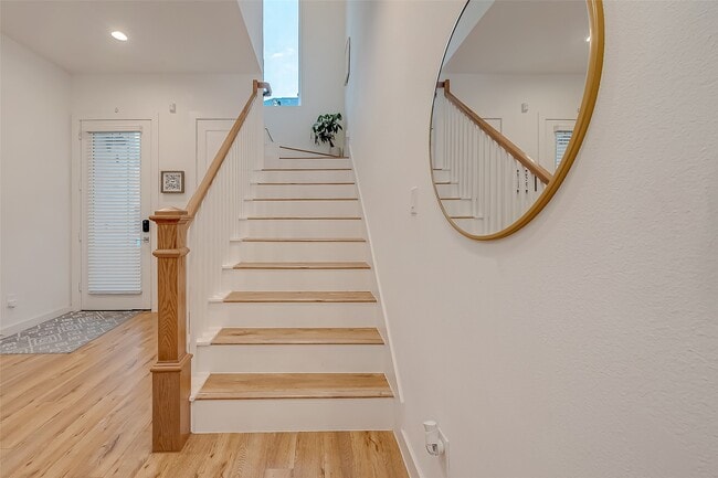 Building Photo - 8911 Knoll Villas St