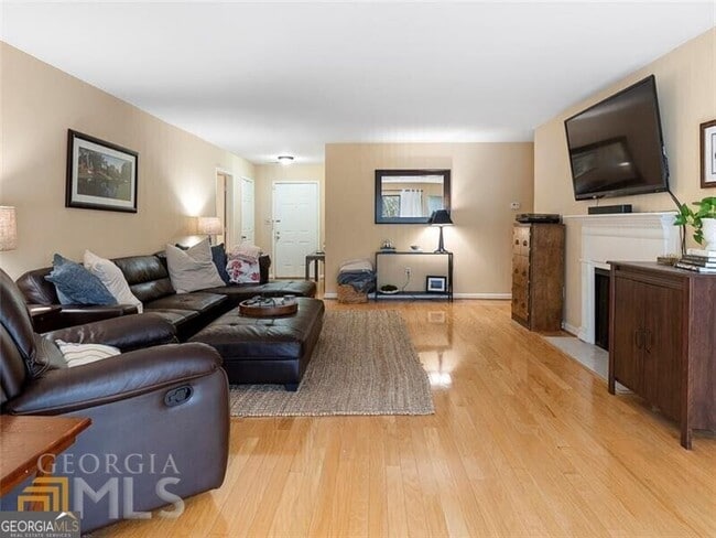 Building Photo - 4313 Pine Heights Dr NE