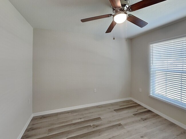 Building Photo - 27 Pine Cir