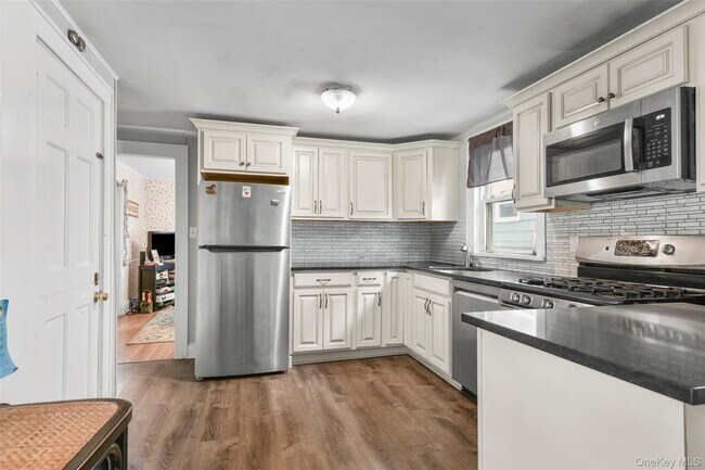 Building Photo - 1083 Hunter Ave