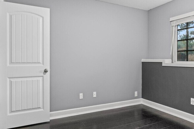Building Photo - 11141 S Woodsonia Dr