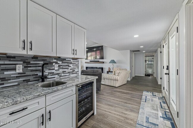 Building Photo - 26241 S Lakemont Dr