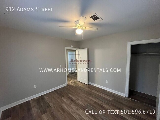 Building Photo - 912 Adams St