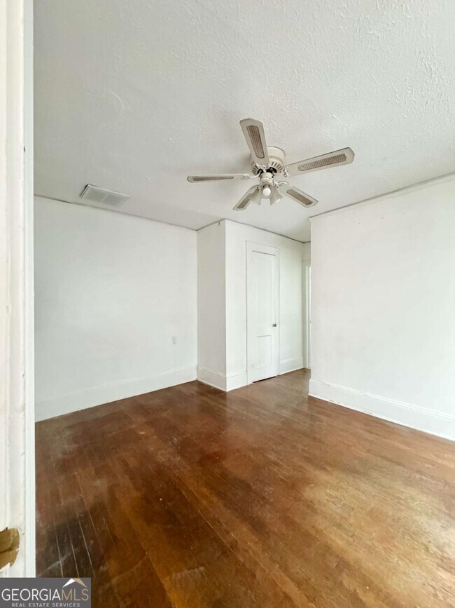 Building Photo - 52 Delmont Dr NE