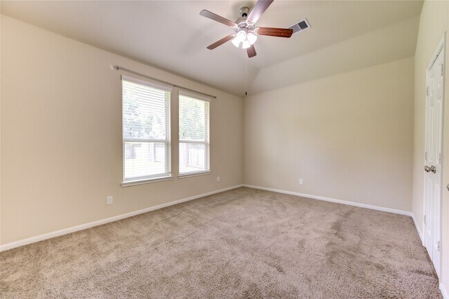 Building Photo - 15727 Whisper Woods Dr