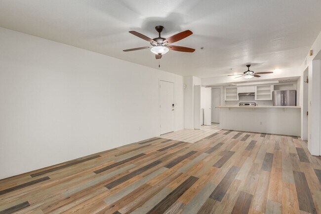 Building Photo - New Rental Listing in Scottsdale Springs C...