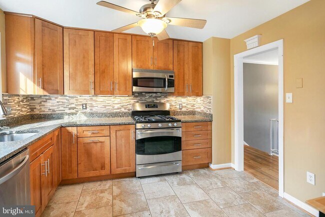 Building Photo - 8300 Midwood St