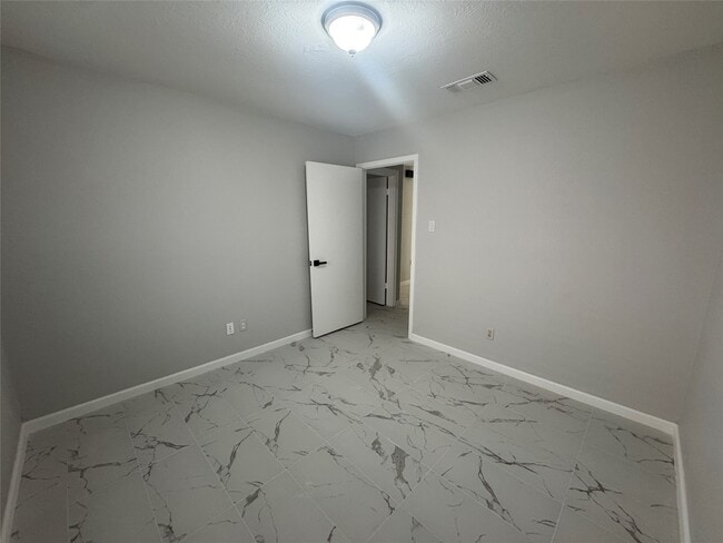 Building Photo - 2218 S Ferrisburg Ct