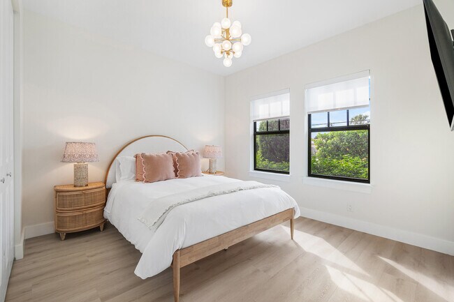 Building Photo - 7606 S Olive Ave