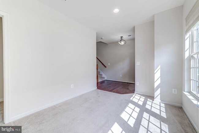 Building Photo - 705 River Mist Dr