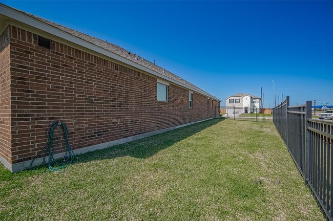 Building Photo - 101 Eliana Shores Dr