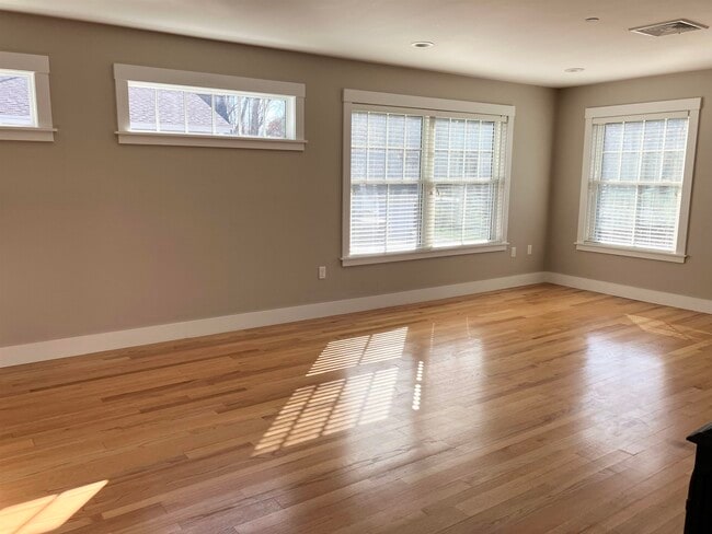 Building Photo - 26 N Main St