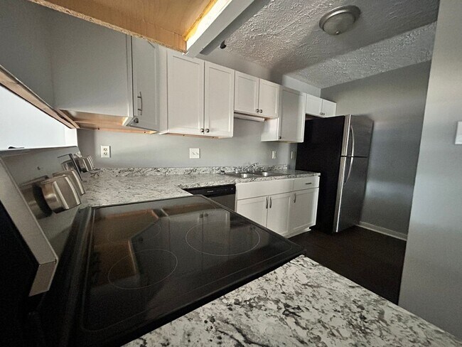 Building Photo - 6466 Kelmscot Ct