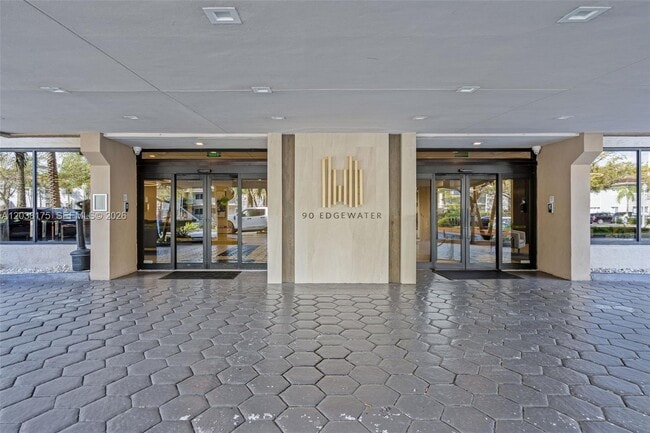 Building Photo - 90 Edgewater Dr