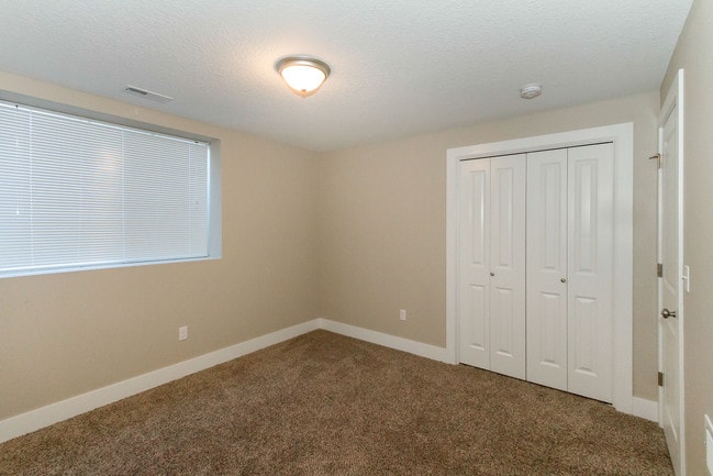 Building Photo - 411 Sunflower Dr