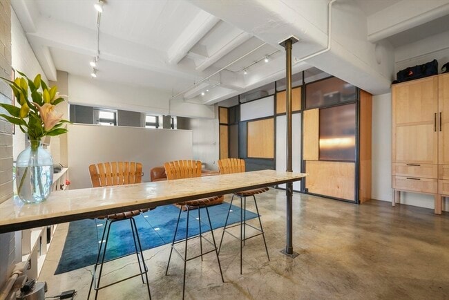 Building Photo - 42 Chauncy St