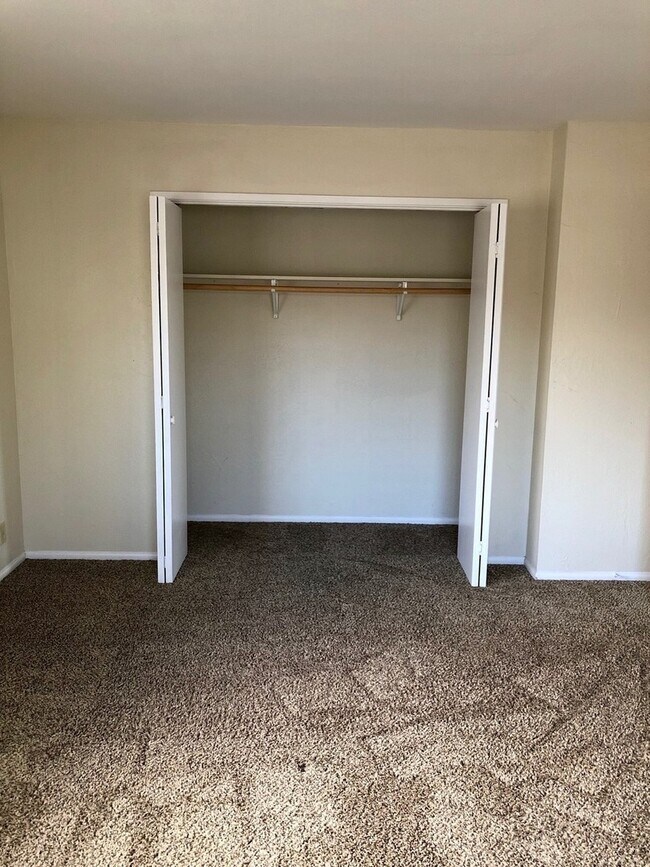 Building Photo - Pierpont Beach Home