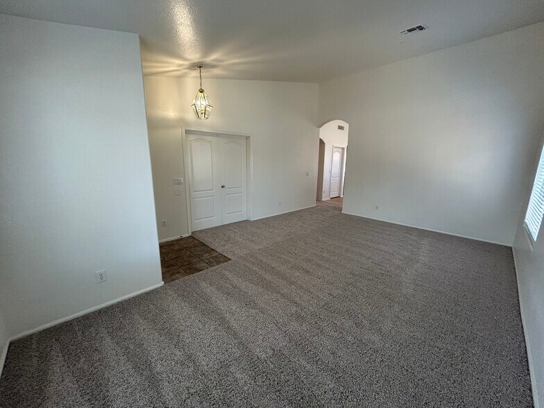 Building Photo - 8217 S 45th Ln