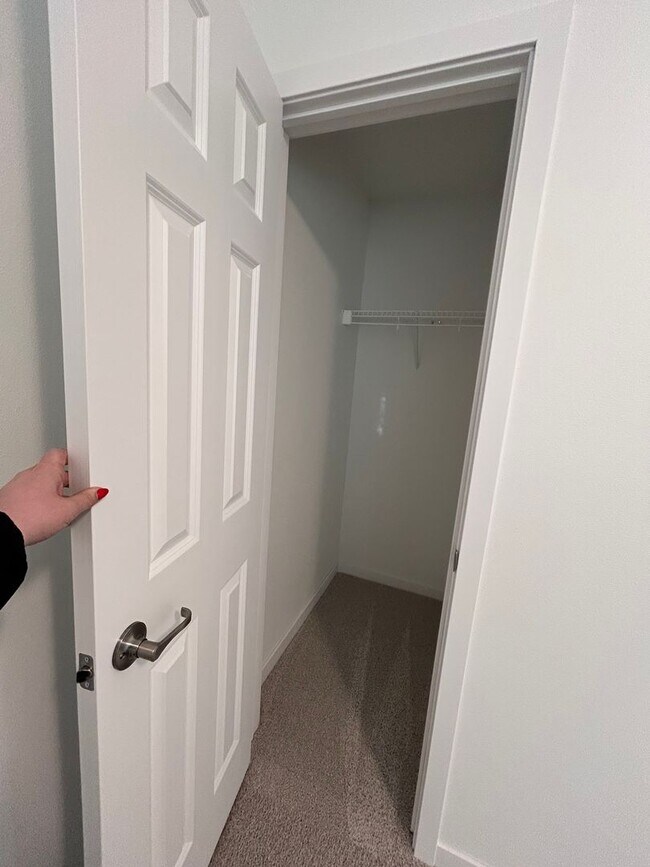 Building Photo - 3 Bed 3 Bath Townhome