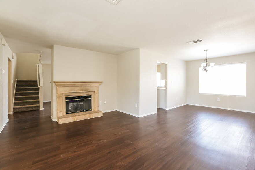 Building Photo - 1812 La Villa Dr