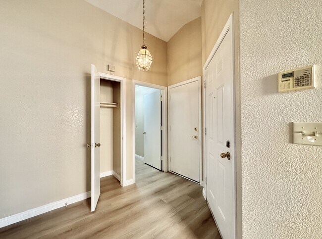 Building Photo - 1009 Torington Dr