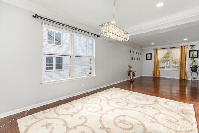 Building Photo - Incredibly beautiful 4 Bedroom 2.5 Bath Home