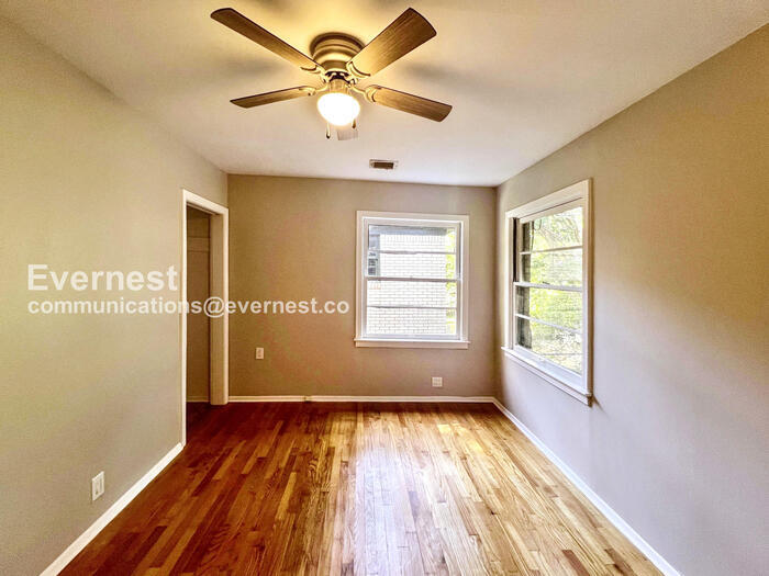 Building Photo - 1217 Hendrix Ave